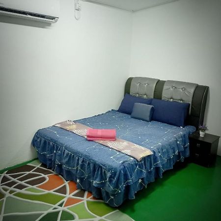 Homestay Bakti Rantau Perintis Free Netflix Bandar Tun Razak Exterior photo