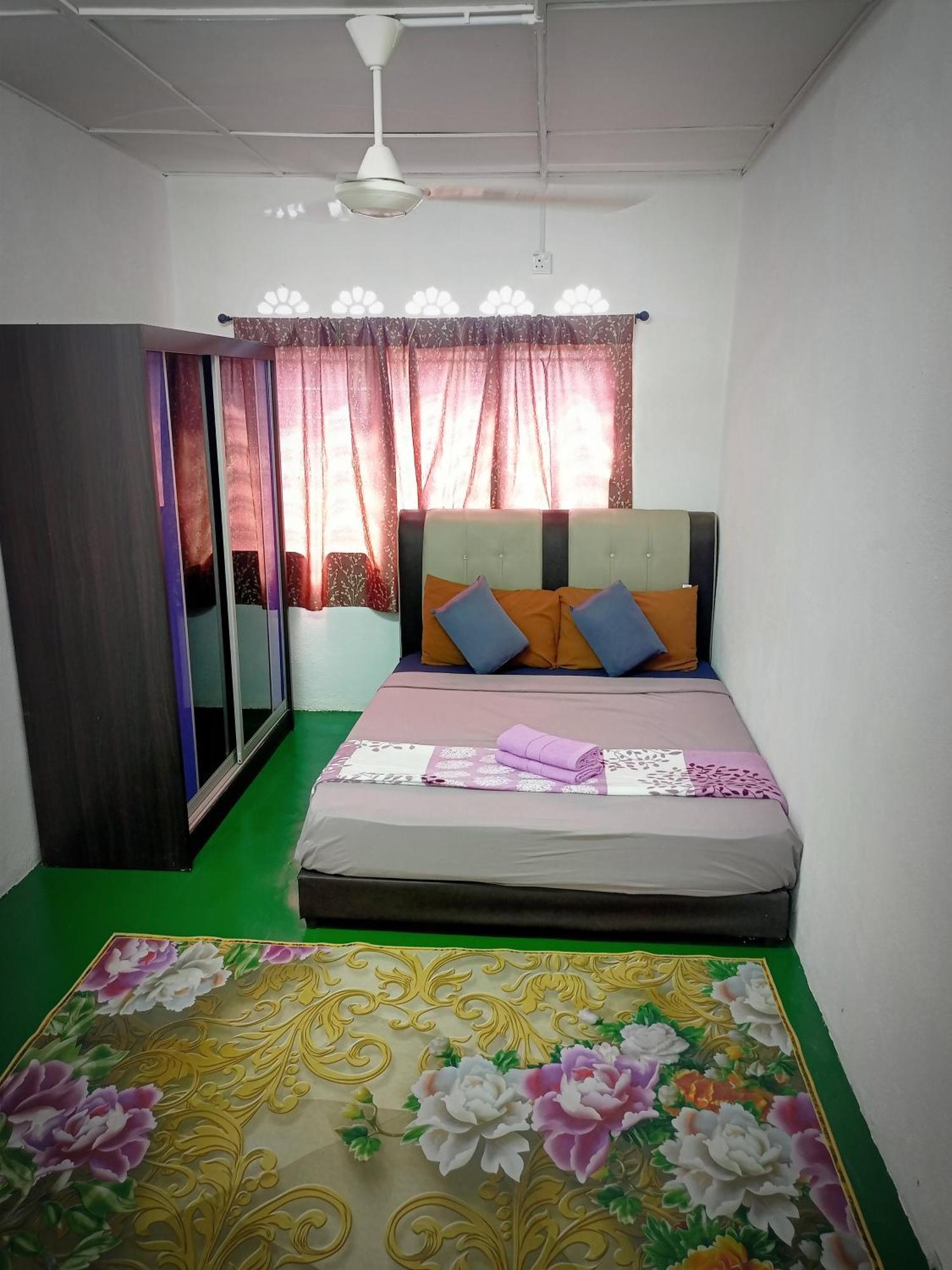 Homestay Bakti Rantau Perintis Free Netflix Bandar Tun Razak Exterior photo