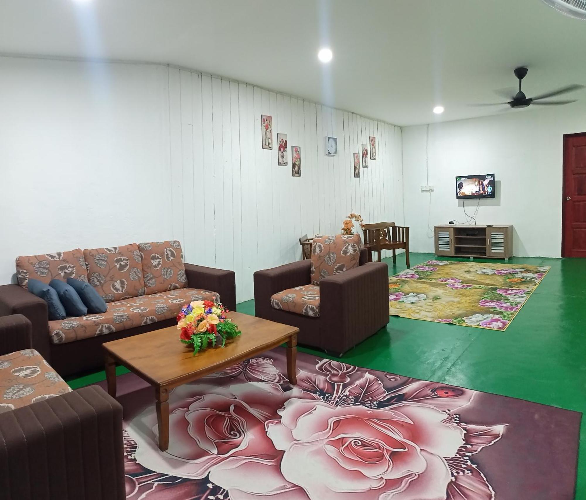 Homestay Bakti Rantau Perintis Free Netflix Bandar Tun Razak Exterior photo